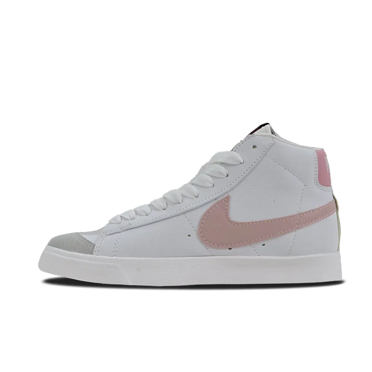 گالری تصاویر کتونی نایک بلیزر سفید صورتی ساقدار